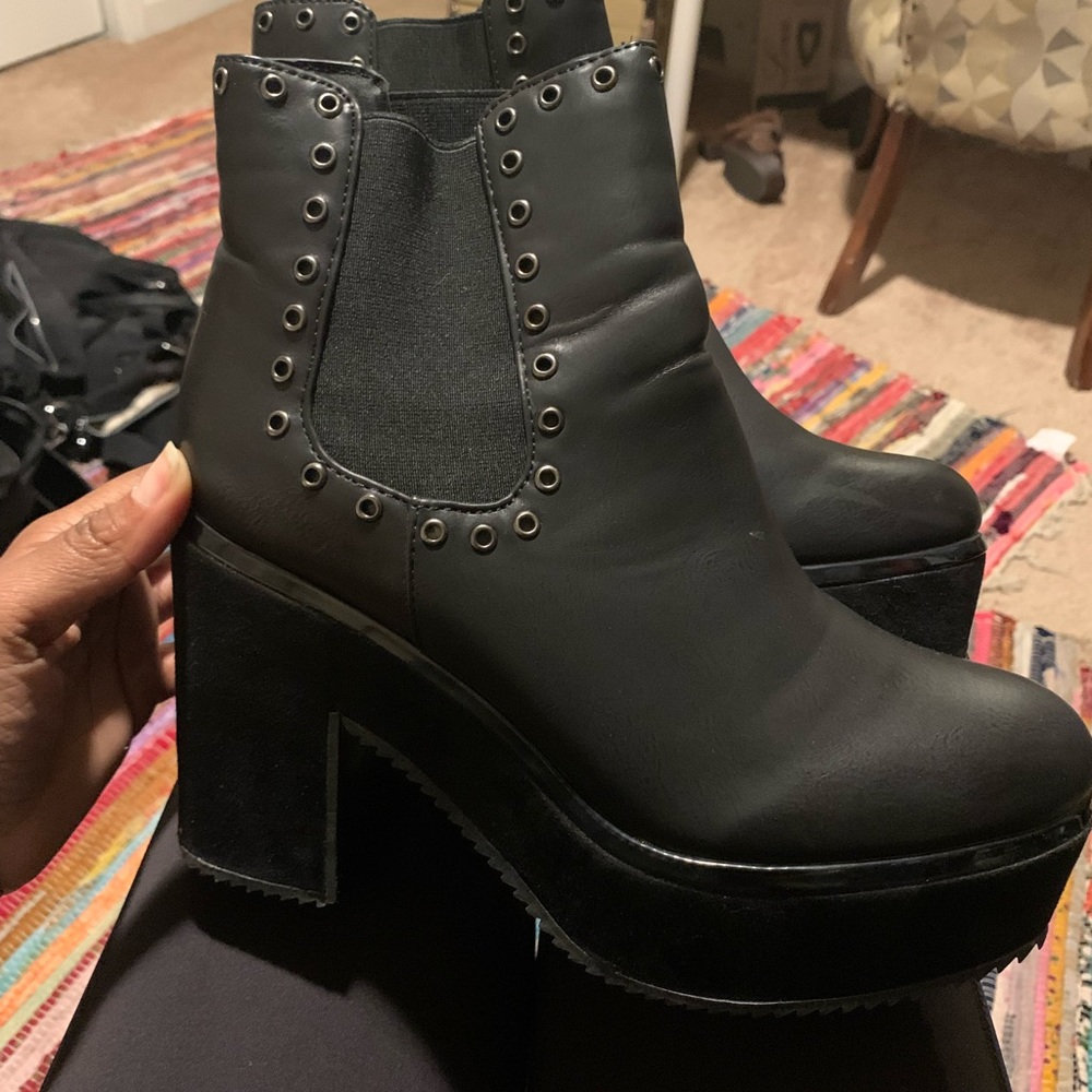 Beston black platform Chelsea boots
